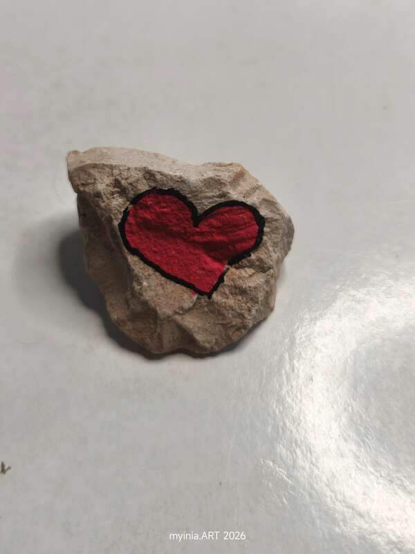 Sasso dipinto: ❤️ — di Myinia