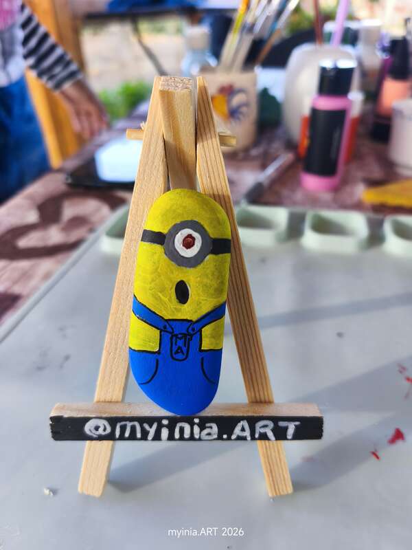 Sasso dipinto: Minion 11 — di Myinia
