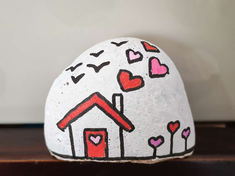 Sasso dipinto: Home is where the ❤ is — di valejessy82