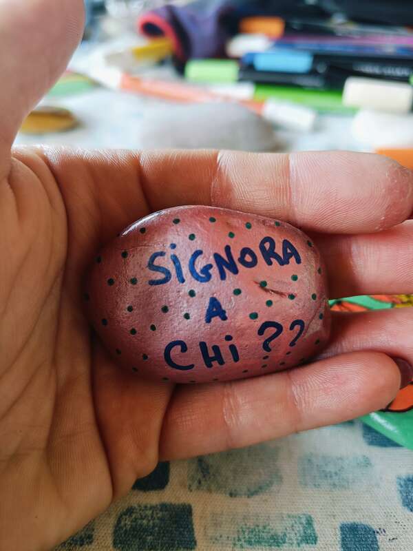 Signora a chi ???