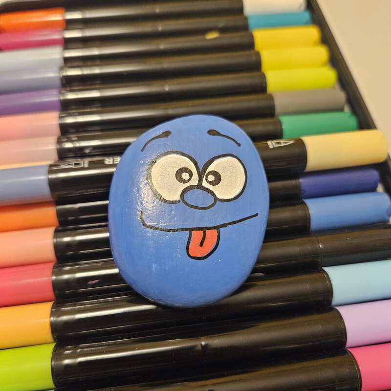 Sasso dipinto: Bloop 🤪 — di Kika