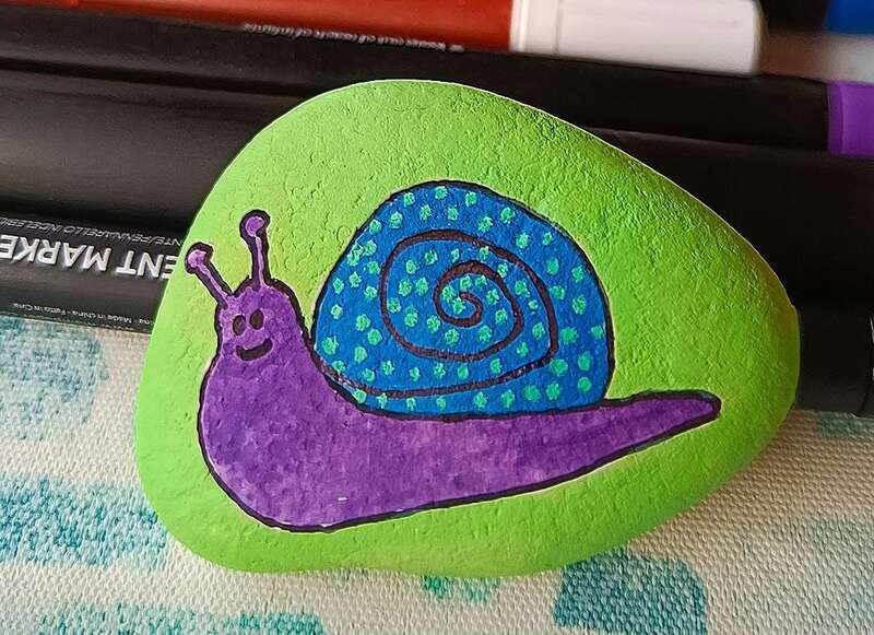 Sasso dipinto: Lumachina 🎨🐌✨ — di Francesca