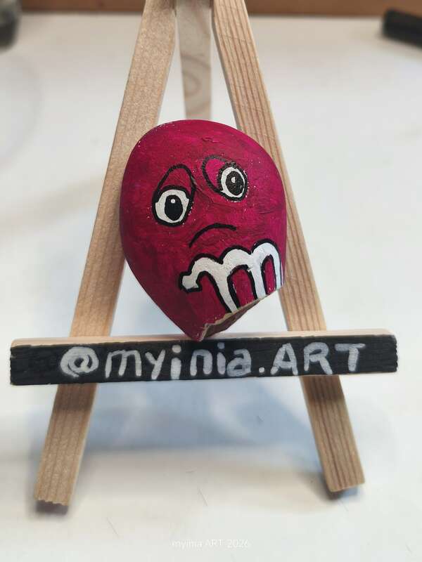 Sasso dipinto: M&M red — di Myinia