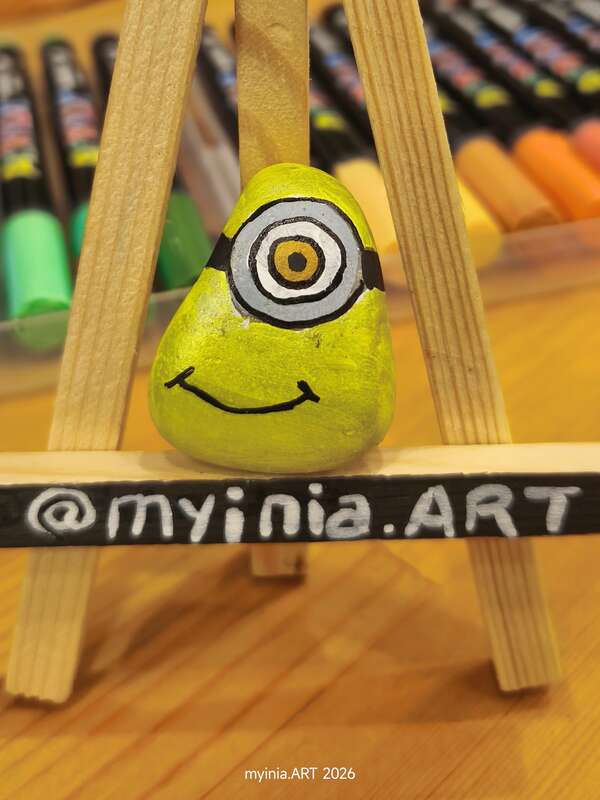 Sasso dipinto: Minion 27 — di Myinia