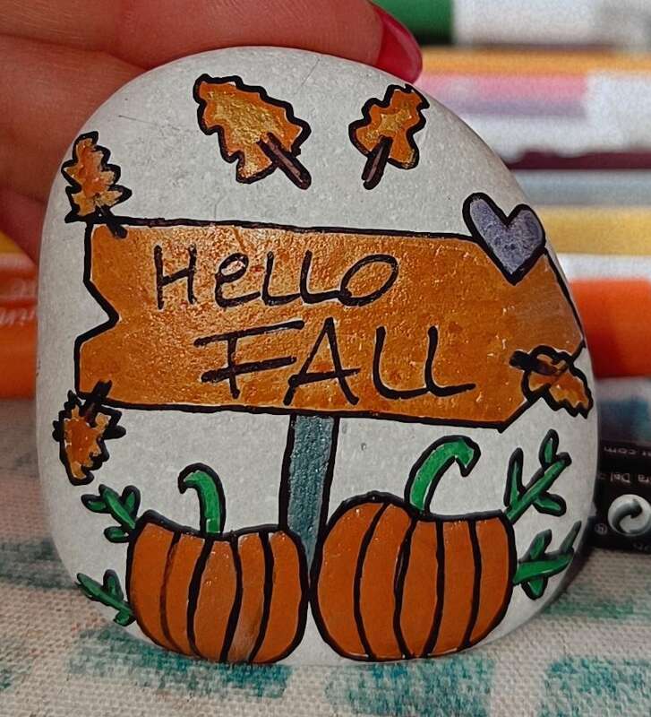 Sasso dipinto: Benvenuto autunno 🍁🌰🎃 — di Francesca
