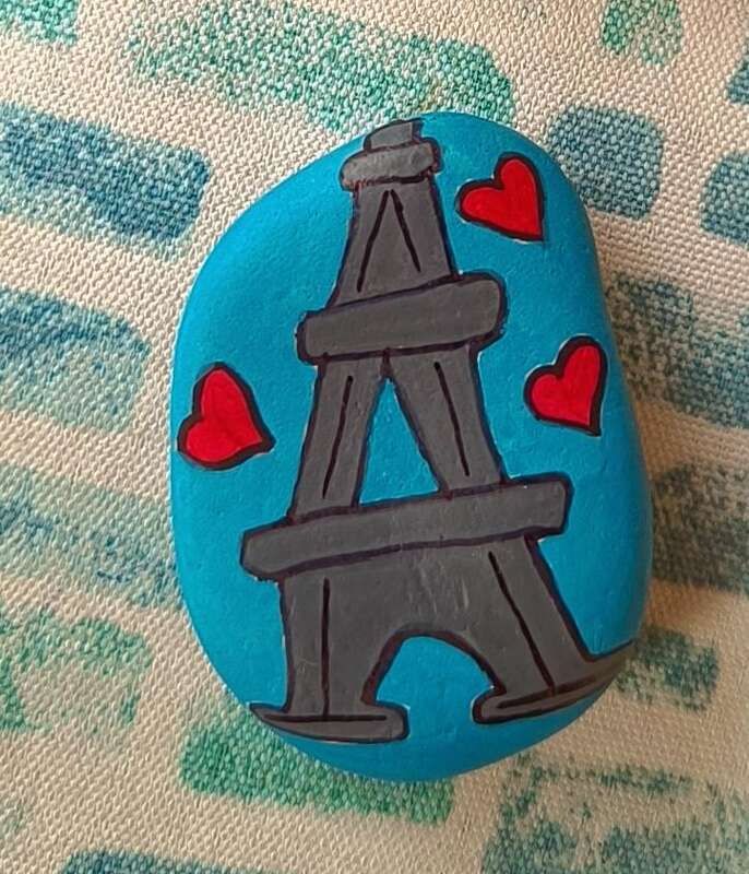 Sasso dipinto: Tour Eiffel 💙🥰 — di Francesca
