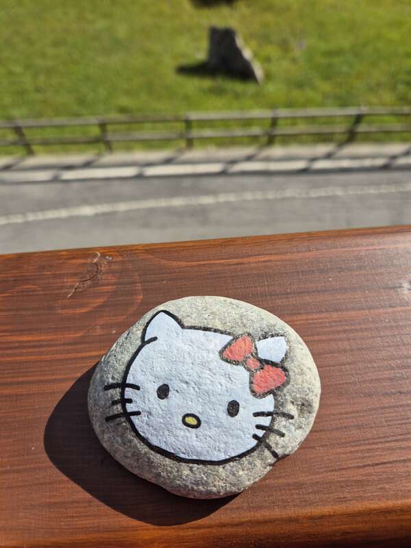 Sasso dipinto: Hello Kitty — di yuki_umi