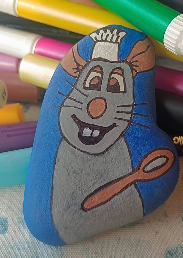 Sasso dipinto: Ratatouille ✨💙 — di Francesca