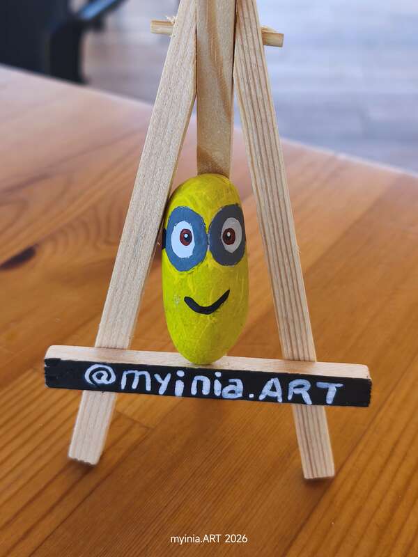 Sasso dipinto: Minion 18 — di Myinia