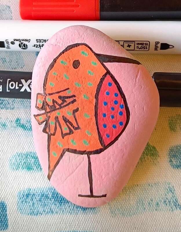 Sasso dipinto: Uccellino 🐦🥰 — di Francesca