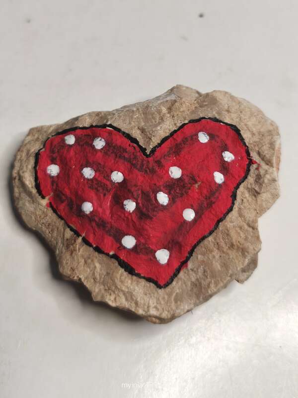 Sasso dipinto: Big Heart — di Myinia