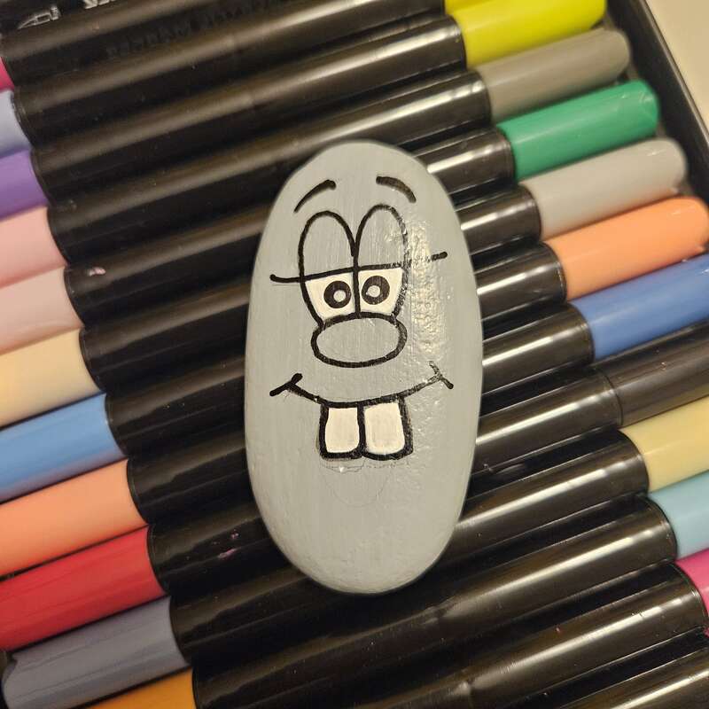 Sasso dipinto: Toothy 🦷 — di Kika