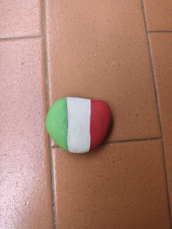 Sasso dipinto: ITALIA 🇮🇹 — di Emma
