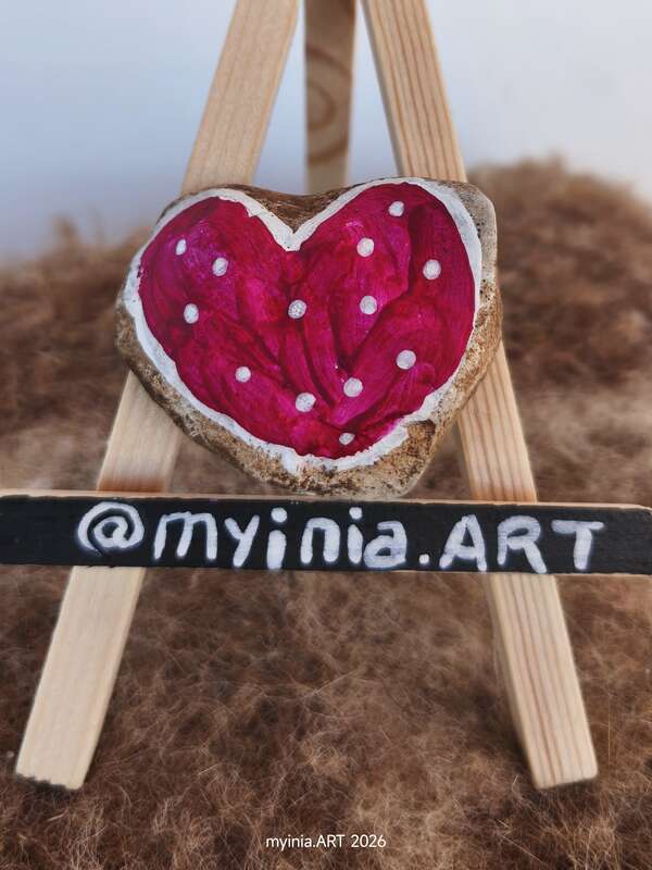 Sasso dipinto: Love 💕 — di Myinia