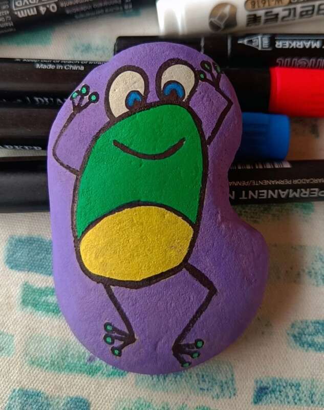Sasso dipinto: Rana simpatica 🐸✨🤗 — di Francesca