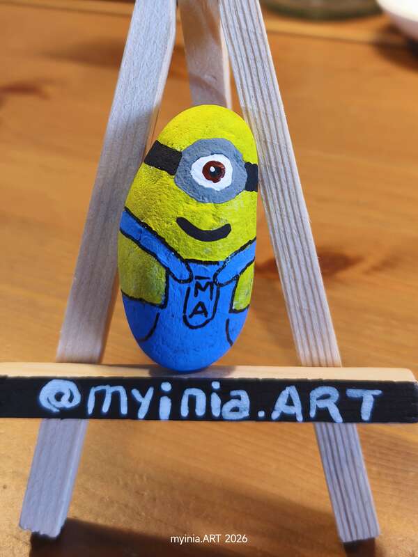 Sasso dipinto: Minion 14 — di Myinia
