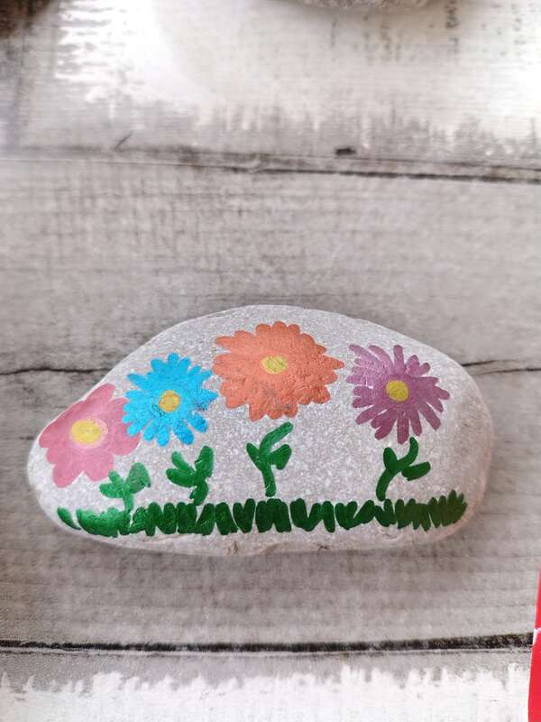 Sasso dipinto: Giardino di fiori — di Giaffaele