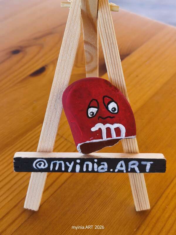 Sasso dipinto: M&M 1.10.26 — di Myinia